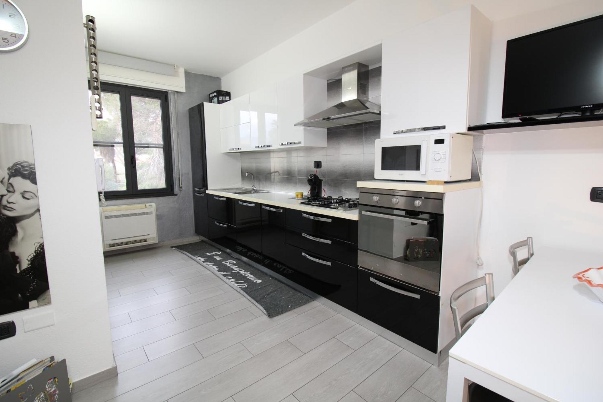 Corona's Apartment- Fronte
